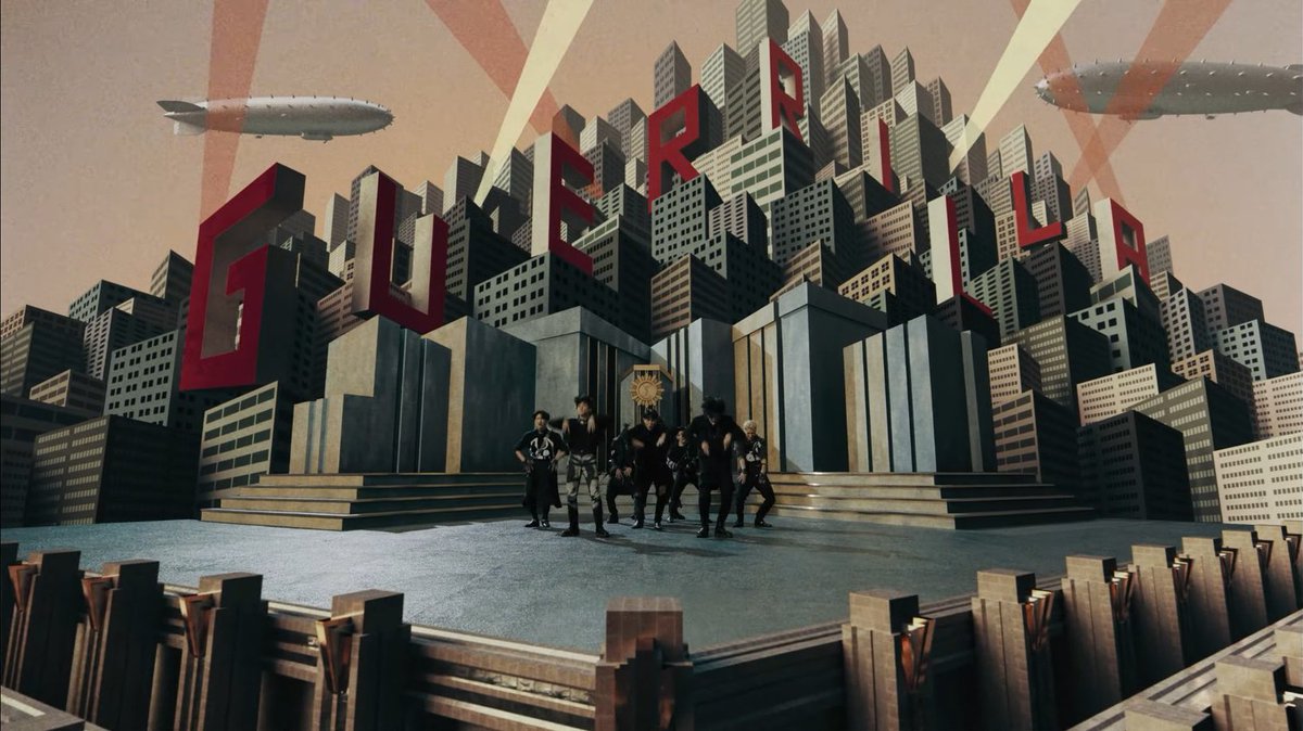 "게릴라 아트워크엔 프리츠랑의 메트로폴리스 포스터를 참고했다. 영화가 그룹의 이미지, 스토리텔링과 유사점이 많은만큼 팬들에게도 좋은 즐길거...