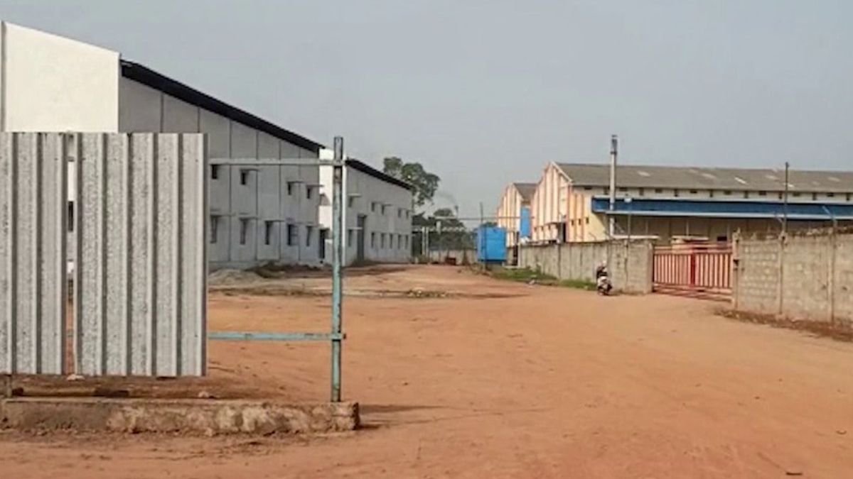 TheDailyJagran's tweet image. Seven workers die of suffocation while cleaning oil tank in Andhra Pradesh factory. FIR registered
#oilfactory #AndhraPradesh 
english.jagran.com/india/seven-la…