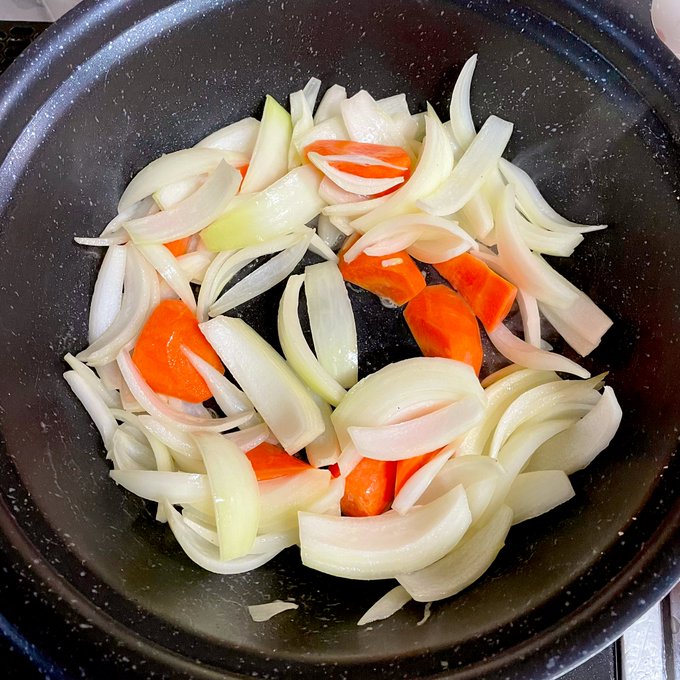 得意料理の煮込みハンバーグです 
