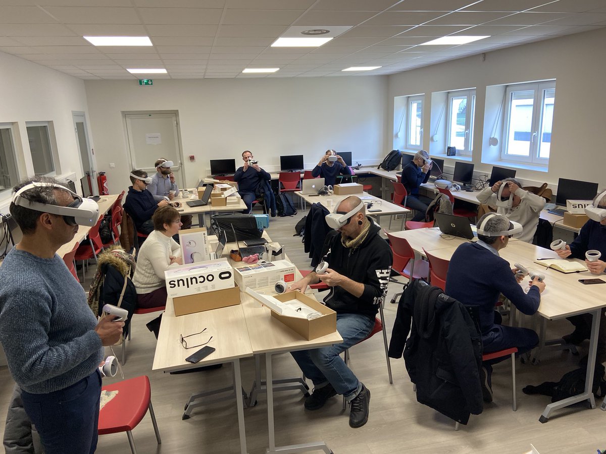 hartzviller's tweet photo. Le groupe de travail #VR (Réalité Virtuelle) de l’académie en réunion aujourd’hui au #Lab du collège de Hartzviller @acnancymetz @dane_nancy_metz https://t.co/nnNbGtTlrs