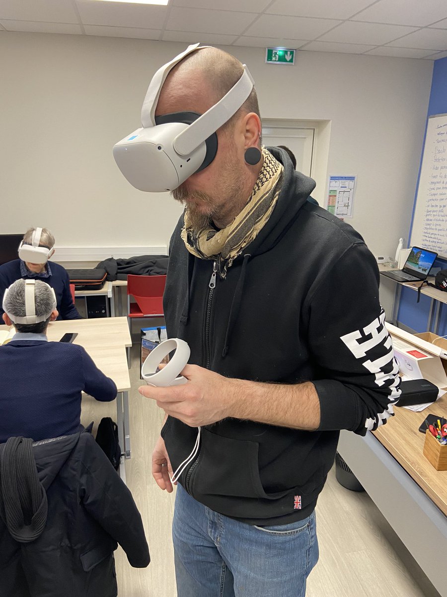 hartzviller's tweet photo. Le groupe de travail #VR (Réalité Virtuelle) de l’académie en réunion aujourd’hui au #Lab du collège de Hartzviller @acnancymetz @dane_nancy_metz https://t.co/nnNbGtTlrs