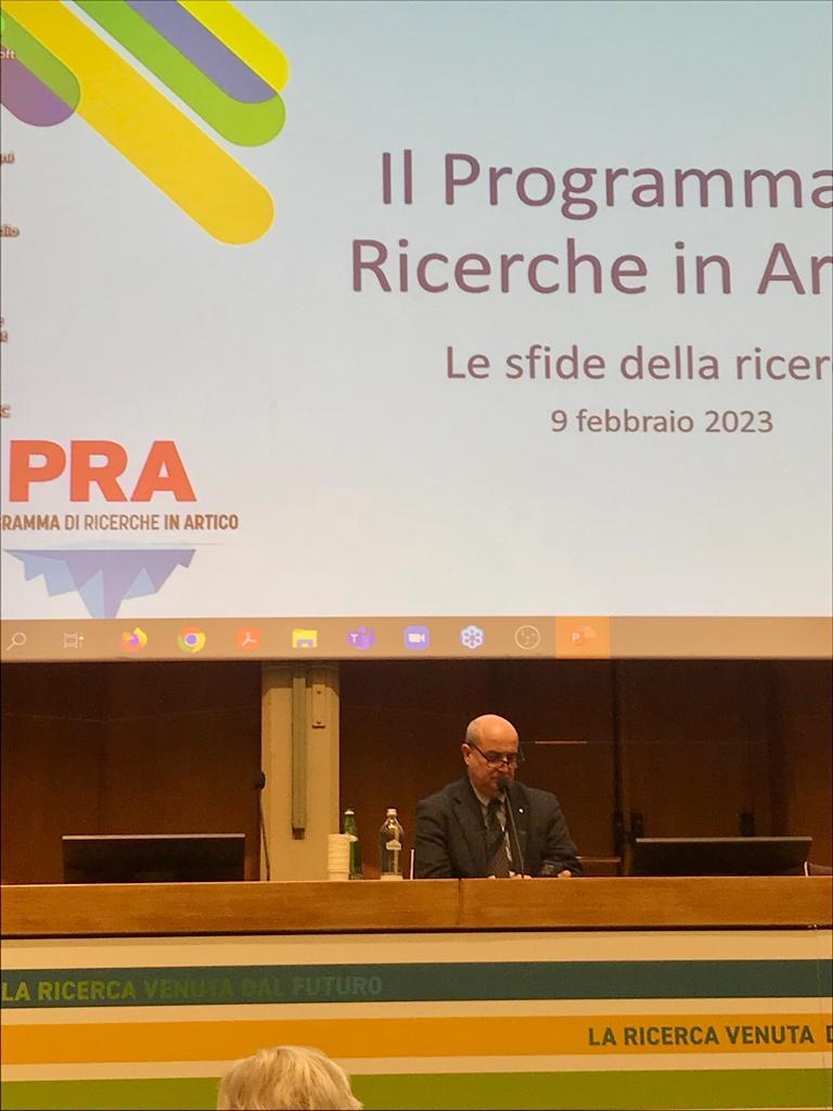 OGS_IT's tweet photo. #ArticoPRA2023 @NicolaCasagli sottolinea l'importanza della ricerca #interdisciplinare rivolta agli ambienti estremi in cui #OGS è coinvolto attivamente fin dagli anni 70. Fondamentale cogliere l'opportunità di fare #sinergia con comunità scientifica italiana e internazionale https://t.co/3H3a7Mcwqr
