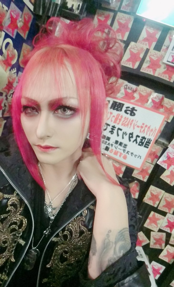 Milla_Guitar's tweet photo. 2023,02,08
新宿 wildside Milla 生誕
ありがとうございました😊
めっちゃ飲んだー！
楽しかった🍻

 #LIVE  #BAND  #GUITAR
 #V系  #ジルドレ https://t.co/8VlVGTx1YJ