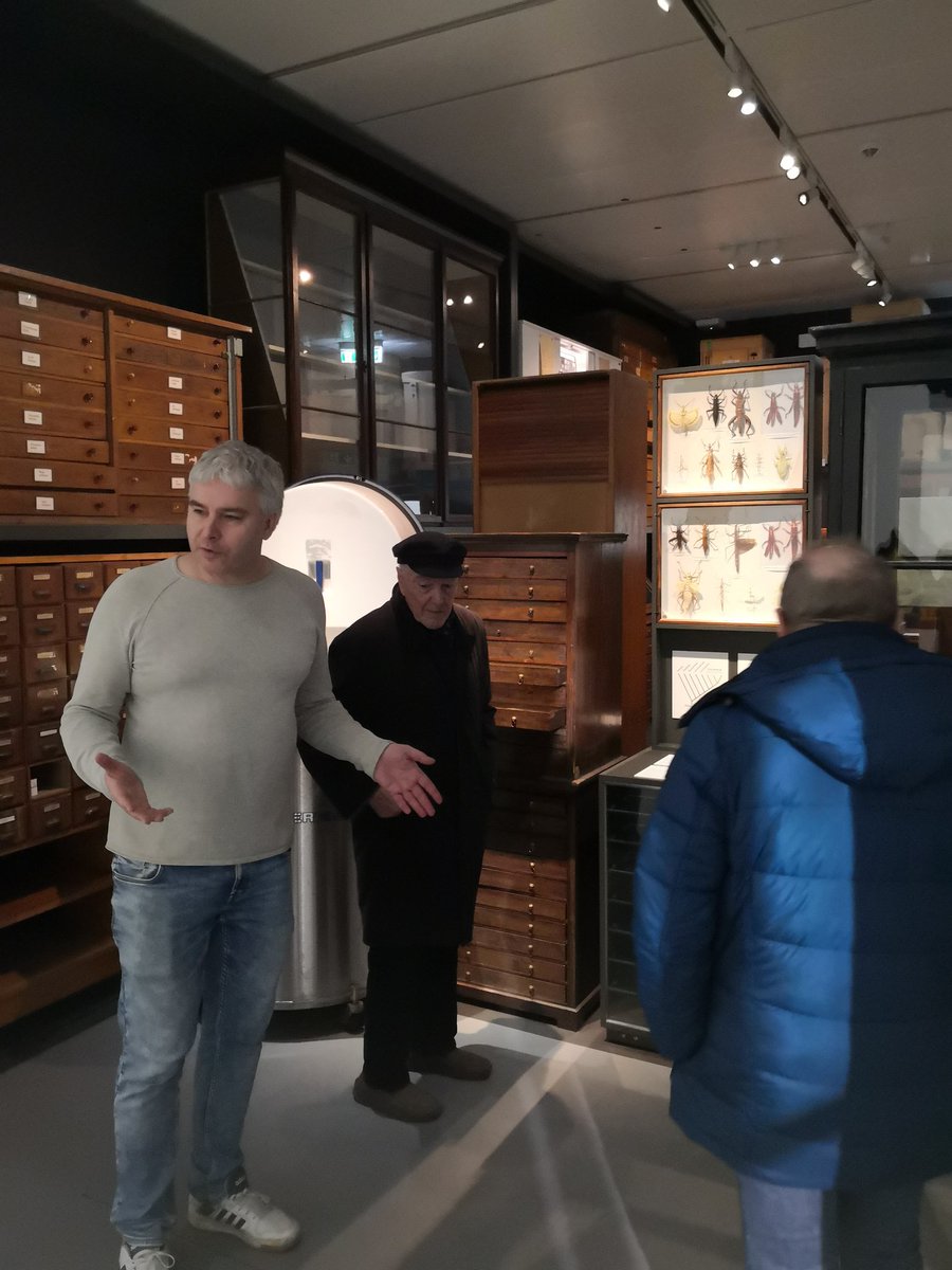 The stick-insect pope himself explaining his research as exhibited in the <a href="/ForumWissenGoe/">Forum Wissen GÖ</a> for the <a href="/ZoolSocietyGer/">DZG</a> representatives