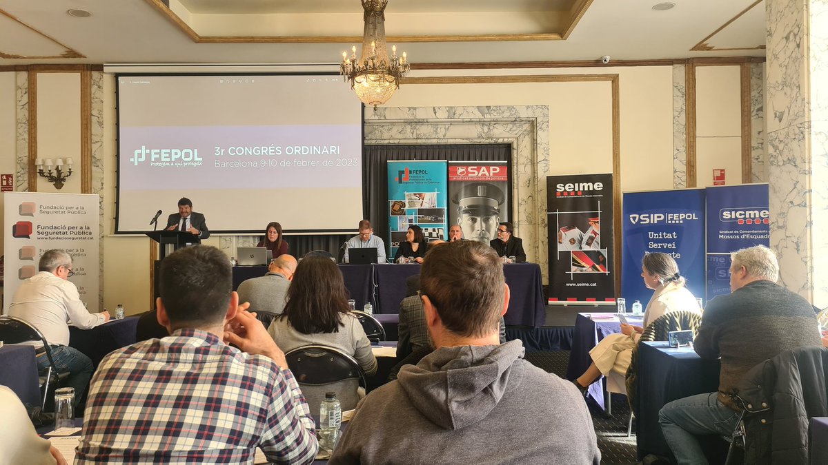 🟦🟦🟦🟦
Presents al 3° Congrés Ordinari de la <a href="/fepol_/">FEPOL</a> amb la presència de <a href="/Albert_Batlle_B/">Albert Batlle</a> 
@SapolSindicat <a href="/SAP_MOSSOS/">SAP-FEPOL</a> 
#Barcelona #policialocal
