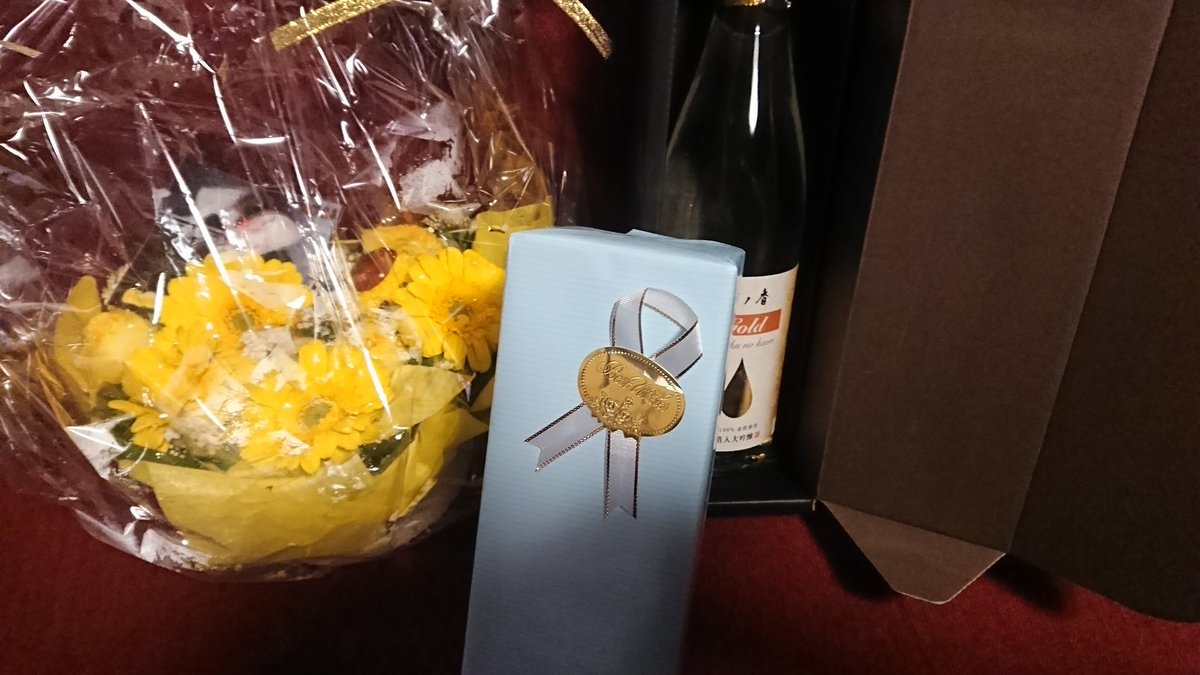 Milla_Guitar's tweet photo. そしてケーキやお花、プレゼントありがとうございました！ https://t.co/QJRNZzFZZg