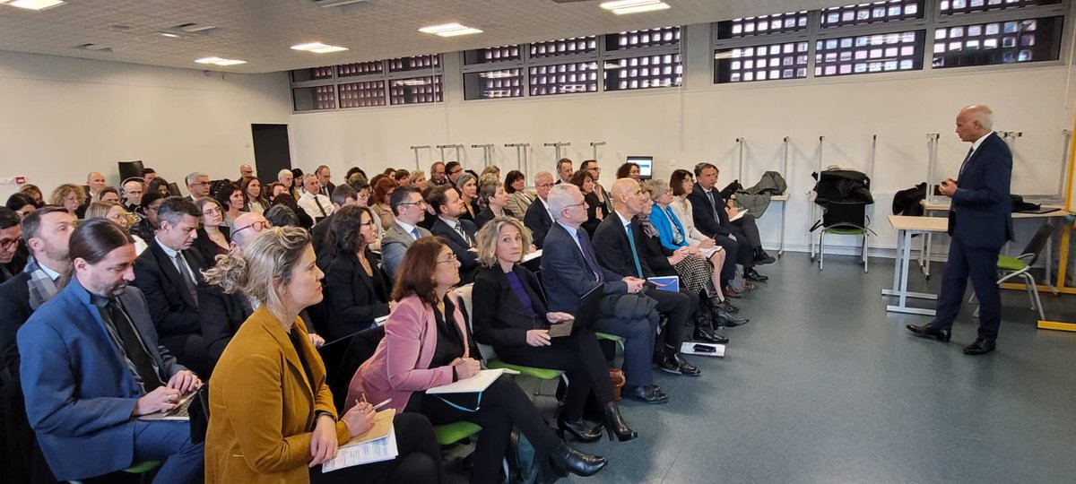 MostafaFourar's tweet photo. Installation du Conseil Académique des Savoirs Fondamentaux, une véritable instance de pilotage de la stratégie d’élévation du niveau des élèves et de la réduction des inégalités qui apparaissent dès l’école primaire et se cristallisent dans certains territoires ruraux et urbains https://t.co/cyL01hABCm