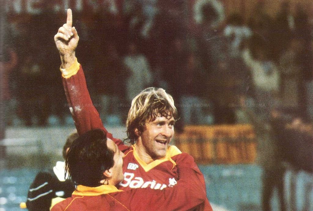 radio_romanista's tweet photo. 🔴 C’è Manuel #Gerolin in diretta con noi

Tanti auguri all’ex giallorosso che oggi compie gli anni! 

📱WhatsApp 351 3939337
📞 Dirette 06 40041927

#ASRoma https://t.co/xhswCGFjXx
