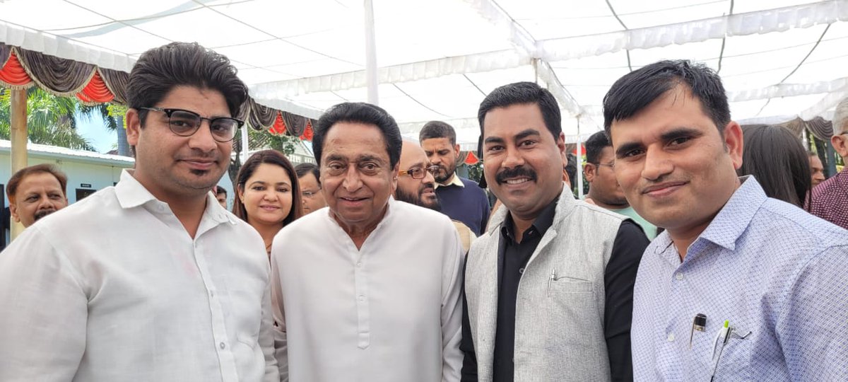 Vijay Pratap Singh Baghel (@vijaypsbaghel) on Twitter photo हम हमारे मित्रों <a href="/amirtoshib/">amir khan</a> <a href="/DushyantTalks/">Dushyant Parashar</a> के साथ <a href="/INCMP/">MP Congress</a> चीफ <a href="/OfficeOfKNath/">Kamal Nath</a> के आवास पर पत्रकार मिलन समारोह में.... हम हमारे मित्रों <a href="/amirtoshib/">amir khan</a> <a href="/DushyantTalks/">Dushyant Parashar</a> के साथ <a href="/INCMP/">MP Congress</a> चीफ <a href="/OfficeOfKNath/">Kamal Nath</a> के आवास पर पत्रकार मिलन समारोह में....