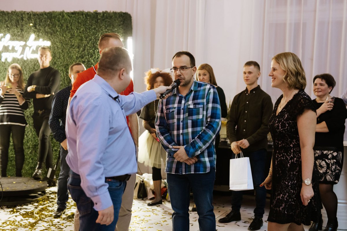 Lukasiewicz_ITR's tweet photo. W styczniu mieliśmy imprezę karnawałową. 🥳Po zdjęciach można przyznać, że potrafimy się bawić,💃🕺a nie tylko pracować. 🤓Tego dnia liczyła się dobra zabawa i możliwość spotkania w tak licznym gronie.😍

Oby więcej takich spotkań!  😀

#lifebalance https://t.co/H5dafz0Uw3