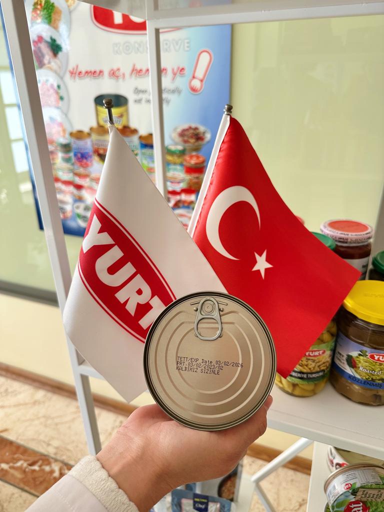 1952 yılında kurulan insanoğlunun en temel ihtiyaçlarından birinin üretildiği bir firma olarak milletimizin sadece iyi gününde değil kötü gününde de yanında olduğumuzu,elimizden gelen her şekilde operasyonlarımızın devam ettiğini ve KALBİMİZİN SİZİNLE olduğunu söylemek isteriz...