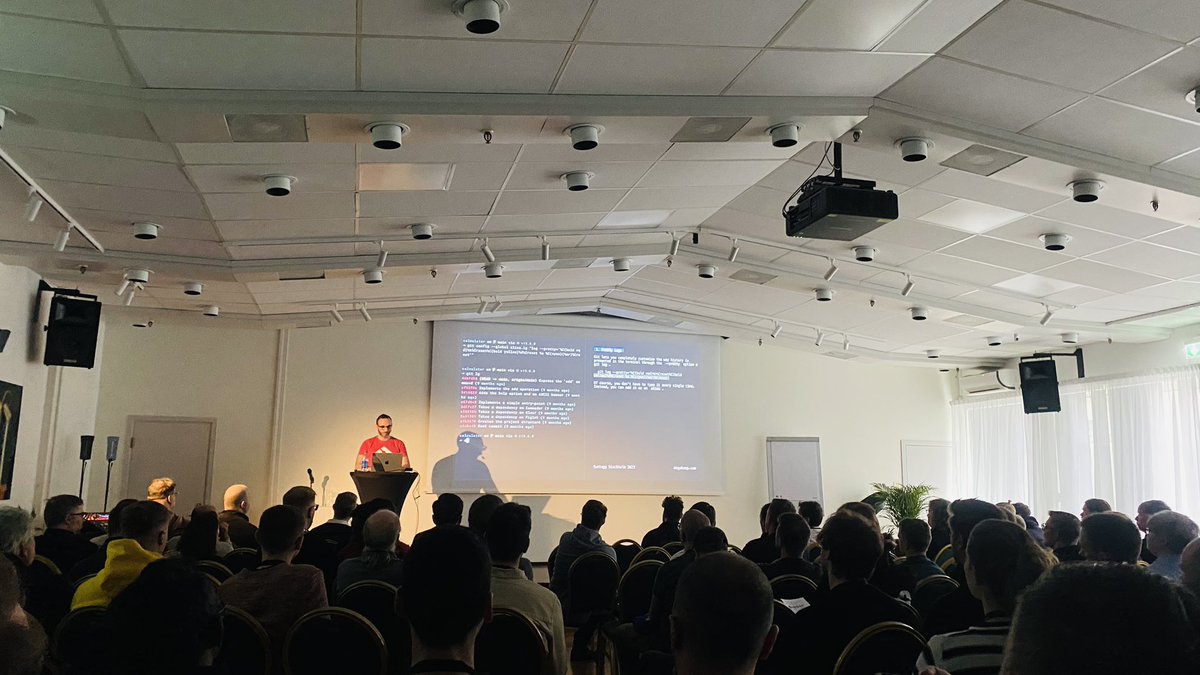 Learning more about the different and cool gems of #Git from fellow speaker <a href="/ecampidoglio/">Enrico Campidoglio</a>’s lunch session at <a href="/swetugg/">swetugg</a> 👩🏻‍💻

#Swetugg #developers
