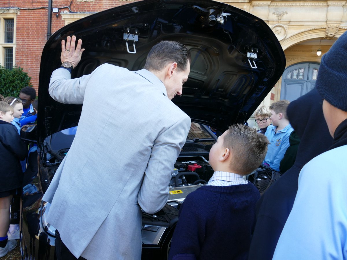 SJBWindsor's tweet photo. No this isn't a car ad...
It's STEAM week at SJB! The boys have been enjoying a jam-packed week of activities, and yesterday Upper School boys were treated to a visit from Mr and Mrs Hertzke and their two electric cars. ποΈπ #SJBWindsor #SJBfun #SJBinspire https://t.co/pxe651yA34