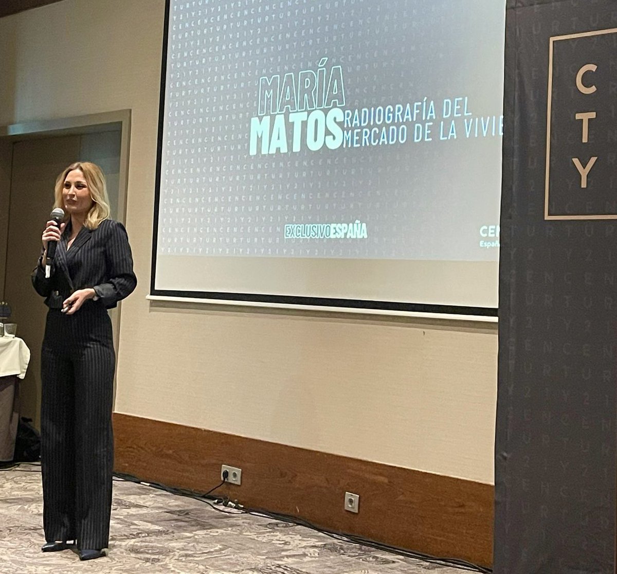 MariaMatos_MM's tweet photo. Gracias @C21Espana por contar con @fotocasa en la sesión inaugural del encuentro anual #one21experience 🤩
Hemos compartido datos y perspectivas sobre la evolución de este 2023. https://t.co/Tdu9ubrcBK