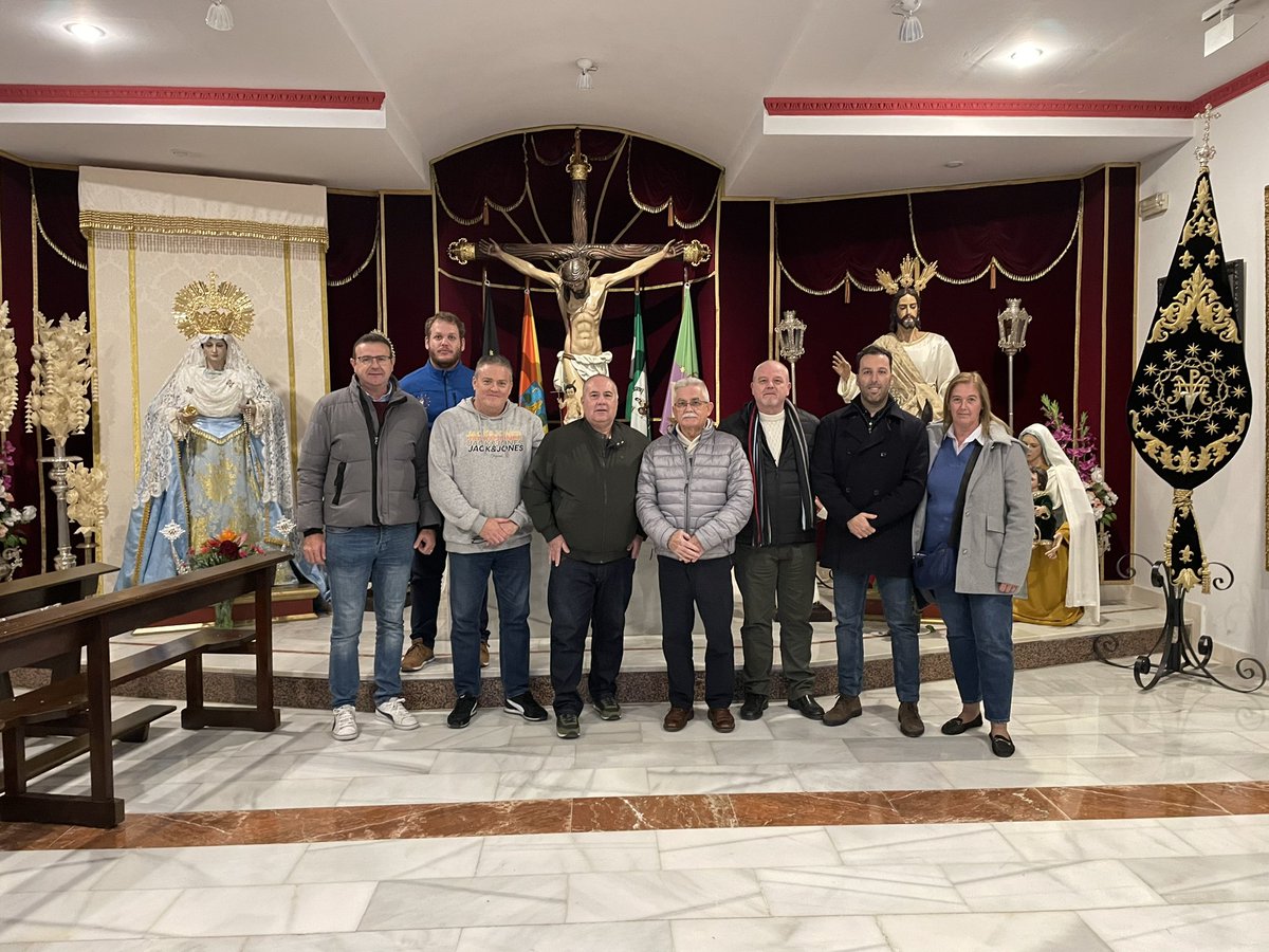 El pasado 18 de enero, el Hermano Mayor y el equipo de Mayordomía se reunieron con <a href="/BanMiraflores/">● BANDA MIRAFLORES ●</a> para firmar el contrato para el acompañamiento musical el Viernes Santo a María Santísima de los Dolores. Para nosotros es un honor tener esta histórica banda en nuestro cortejo.🥁