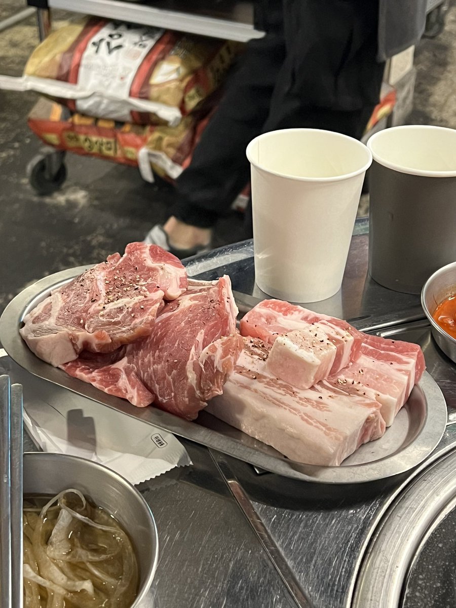 fldzh2022's tweet photo. フェギ近くサムギョプサル맛집🥩🍴
📍고기하다をご紹介します！

美味しいのはもちろん！！
価格がリーズナブルですっごいお得です🫢🔥
モクサル＋サムギョプサル600gが
29,000원で食べられちゃいます！
他のサムギョプサル屋さんでは200g、14000원ぐらいだったので、本当にお得だと思います！😌 https://t.co/HfPQe4EZK3