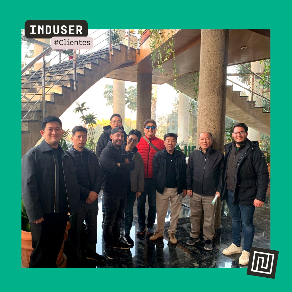 induseres's tweet image. Ayer, nuestros compis Paco y Mario, los llevaron de paseo por el poniente de Almería para ver en acción una de nuestras pesadoras horizontales asociativas que optimiza el envasado de pimientos.

¡Esto es trabajo en equipo!

#INDUSER #clientesmolones