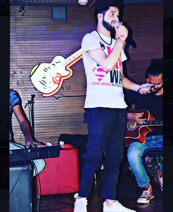 ShaistaShafi7's tweet image. Syed Tajamul from #Shopian was pursuing bachelors in one of the colleges of #Chandigarh, when he started a #MusicalBand along with some of his Kashmiri friends. Little did he know that the band would soon be joined by #music enthusiasts from different states of #India.
#Kashmir