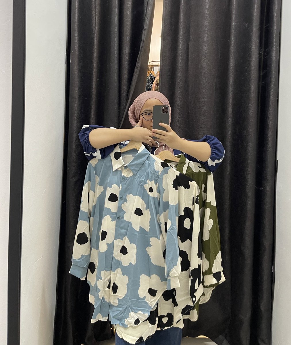 dewirosliiiiiii's tweet photo. Selain dari tudung, mesti korang tak tahu kan heeladina ada banyak gilaaa blouse printed comeyyy comeyyyy! This week ada promo 3 rm100 pula for blouse! Paling best kalini banyak blouse besar2 masuk 🥰🥰

📍heeladina, ampang https://t.co/He85F5EX1o