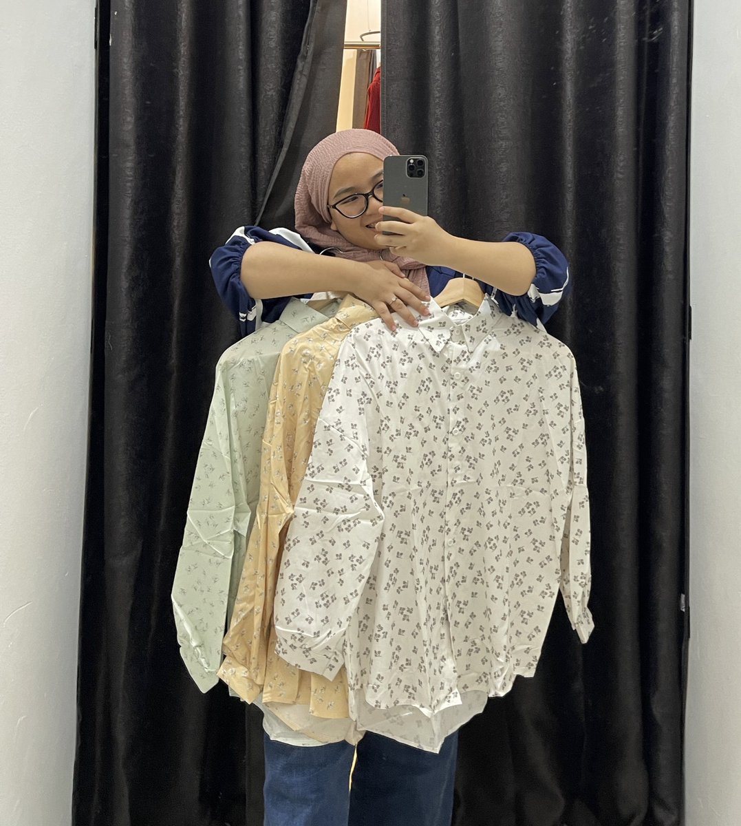 dewirosliiiiiii's tweet photo. Selain dari tudung, mesti korang tak tahu kan heeladina ada banyak gilaaa blouse printed comeyyy comeyyyy! This week ada promo 3 rm100 pula for blouse! Paling best kalini banyak blouse besar2 masuk 🥰🥰

📍heeladina, ampang https://t.co/He85F5EX1o