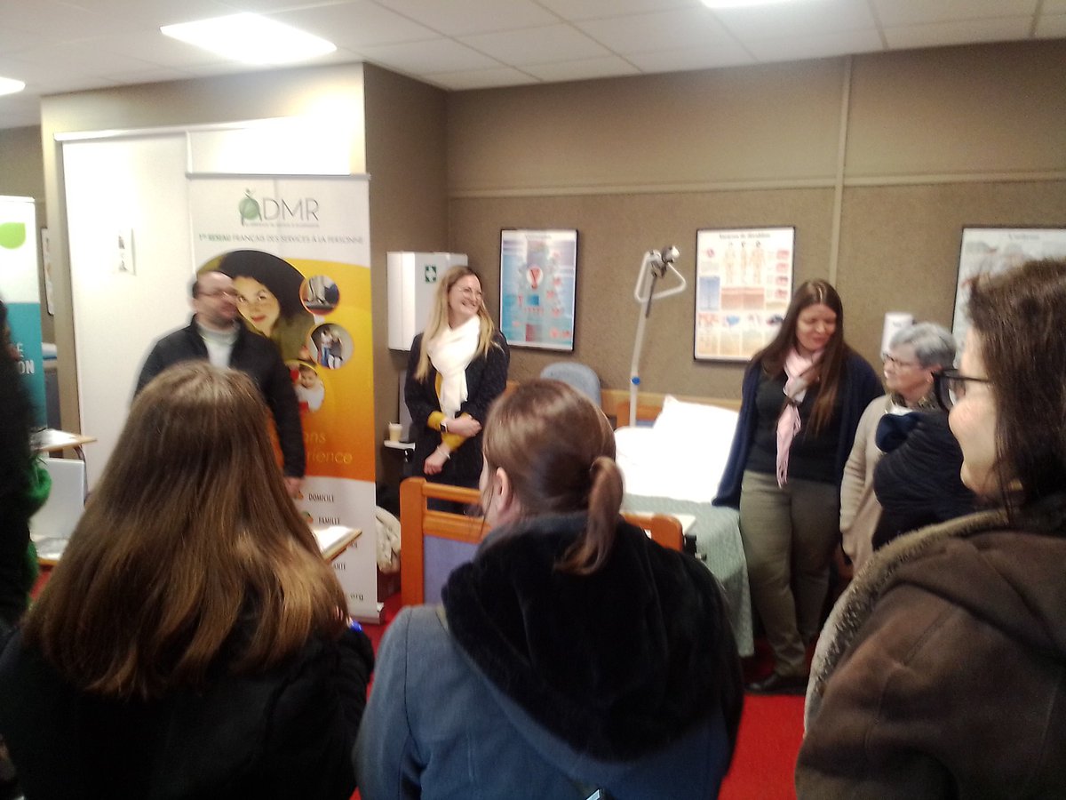 #JobDating de #lachatre présentation d'un parcours qualifiant vers l'aide à domicile avec #ADMR #TousMobilises @poleemploi_RCVL <a href="/LeMaoutMP/">LE MAOUT Marie-Pierre</a> <a href="/IsabellePirot/">Isabelle Pirot</a>