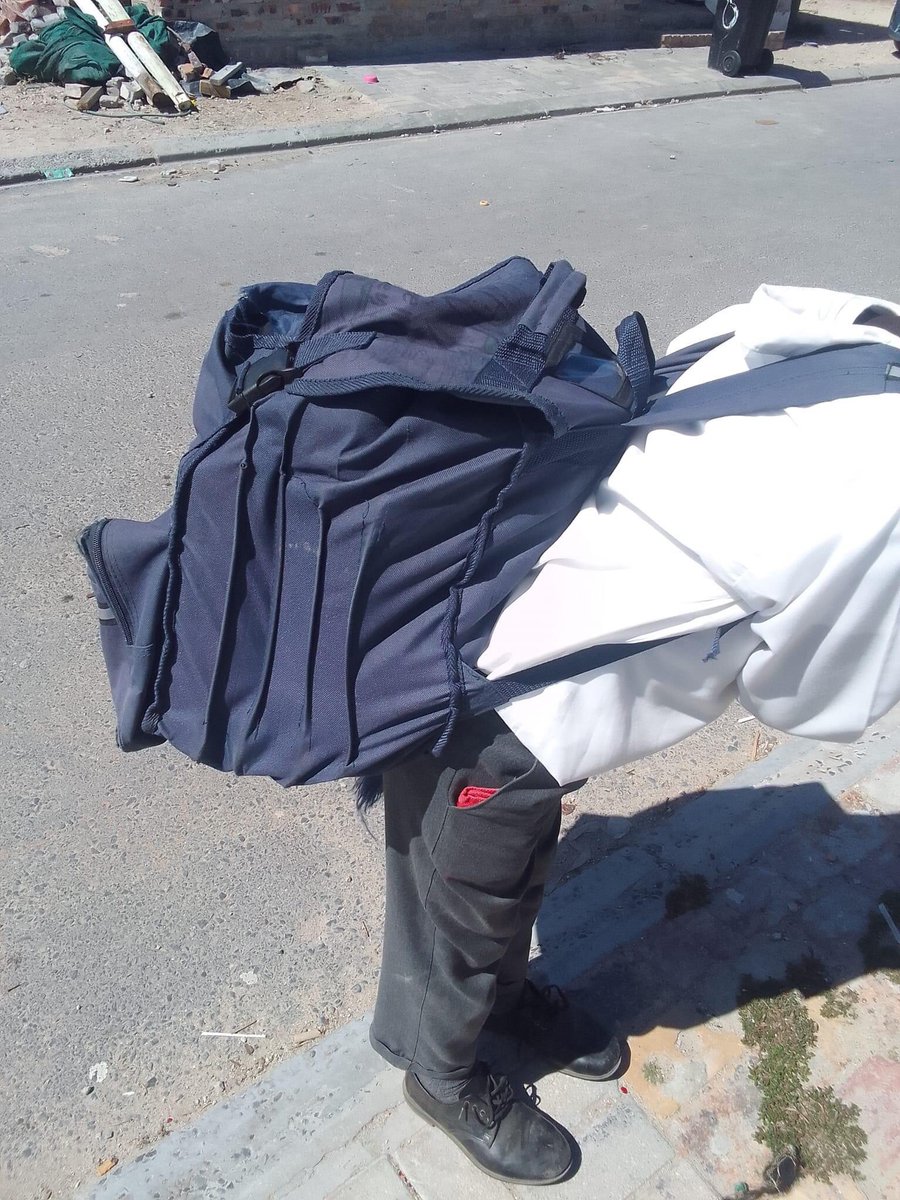 I don't usually say a thing about izinto ezinje but ay this is too much bafethu, otishala need to make a plan about this.this is a grade 4 learner but ubhaka ugcwele qhuu, kude Kube ngcono abase high school 🤦😤.let's protect abantwana bethu ♥️🙏