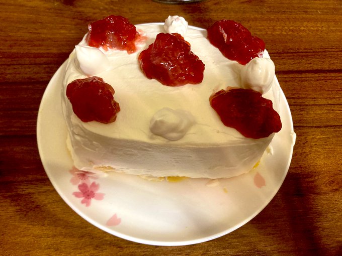 自分の誕生日に自分でケーキを焼く女ーー見参。 