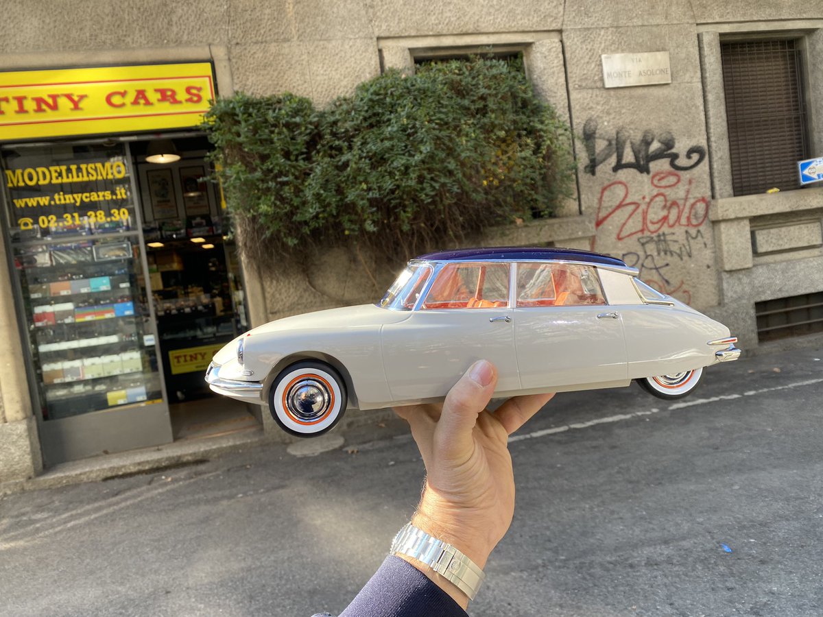 cars_tiny's tweet photo. Citroen DS 19 Norev Scala 1:12 #tinycars #citroen #citroends #citroends19 #madeinfrance #norv #diecast #scalemodel #modellismo #scala112 #scale112 https://t.co/mLMnpiweKn