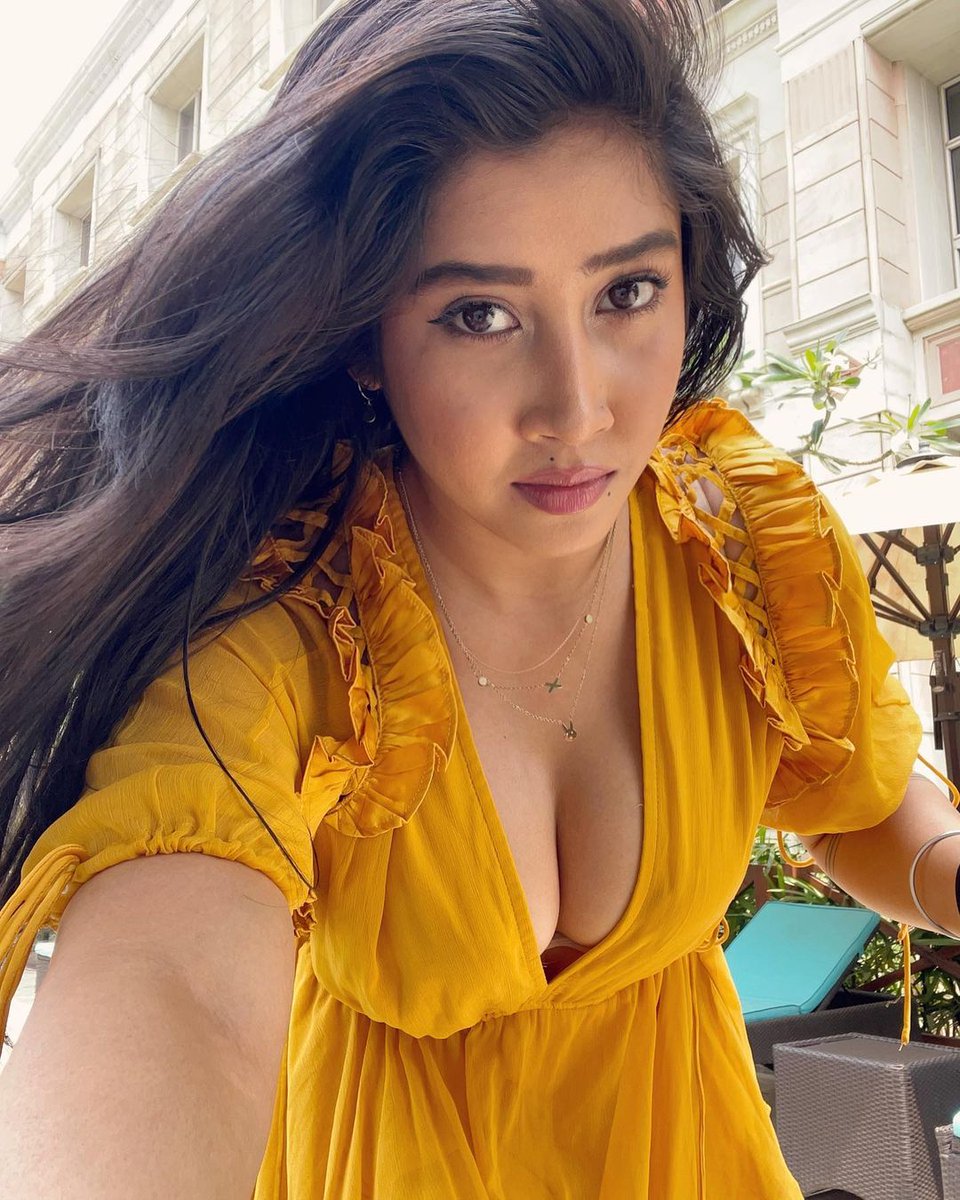S0FIA_OFFICAL's tweet photo. #SofiaAnsari #Official 🌹💋 https://t.co/5PVCXhrTnw