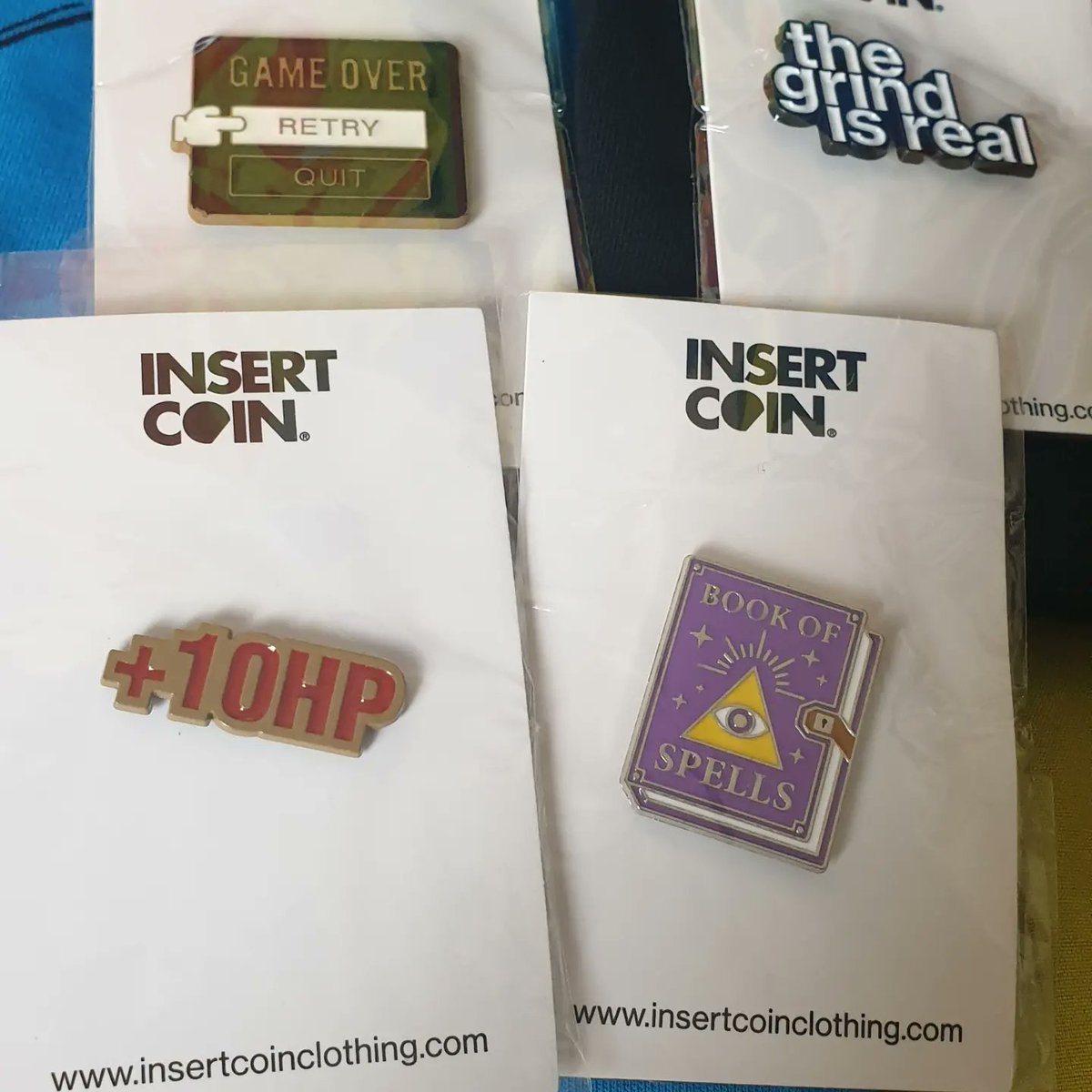 FanWonderOff's tweet image. This amazingness @FallGuysGame @insomniacgames @MicrosoftAU @Guerrilla Age of Empires taking me back to my childhood, Fall beans, ratchet and clank &amp;amp; gorgeous Aloy things 😭😭😭 and pins are always a win

@InsertCoinTees ARE AMAZING. 😭😭😭💗💗💗