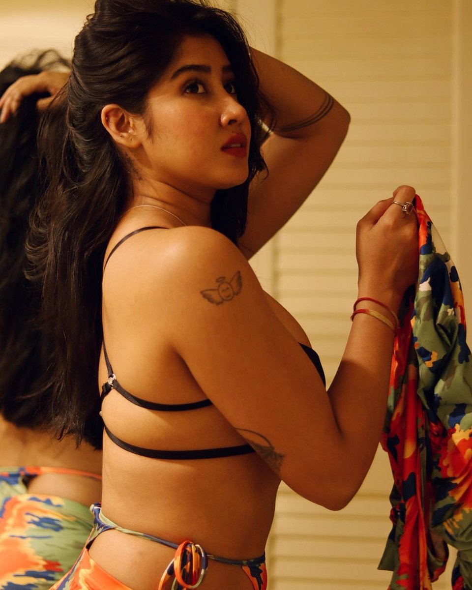S0FIA_OFFICAL's tweet photo. #SofiaAnsari #Official 🌹💋 https://t.co/rMsYjcw0nq