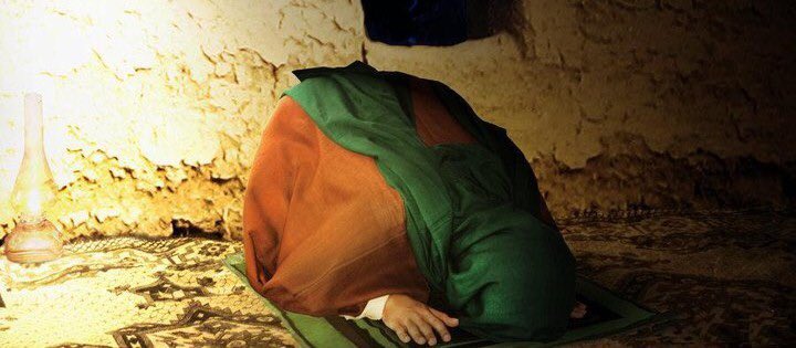 binth_imthiyas_'s tweet photo. Sometimes You Can’t Find A Shoulder To Cry On, But You Always Have The Floor To Bow Your Head And Shed Your Tears In Front Of Allah..❤️💫 https://t.co/svcGr2BA87