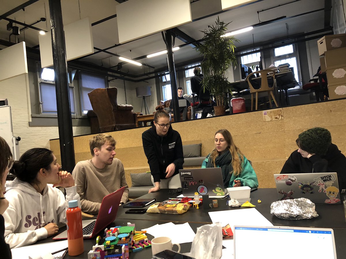 siintoharju's tweet photo. @hamkdf βs prototyping Day @futuredesignfactory @nhlstenden @mikkonen_markku #futuredesignthinking #prototyping https://t.co/D860LGBqgf