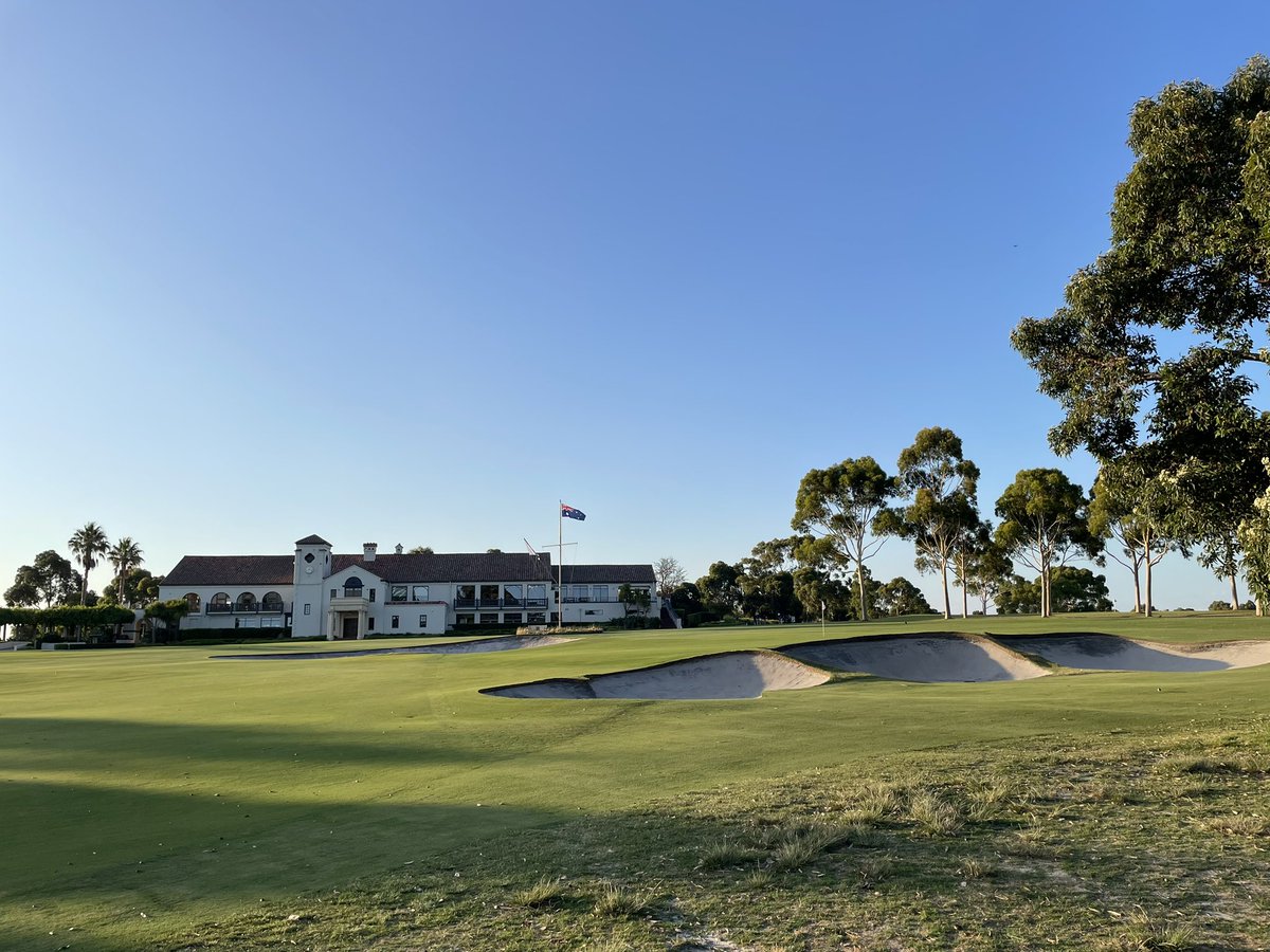 WorldGolfer's tweet photo. The #MetropolitanGC (pics 3-4) & #YarraYarraGC (pics 1-2) are every bit as good as the “bigger names” in the #AustralianSandbelt. Both clubs pride themselves on pure greens & friendly members. I walked 36 holes, plus the 2 miles between them, for a truly special day!! https://t.co/eAatl3YCdr