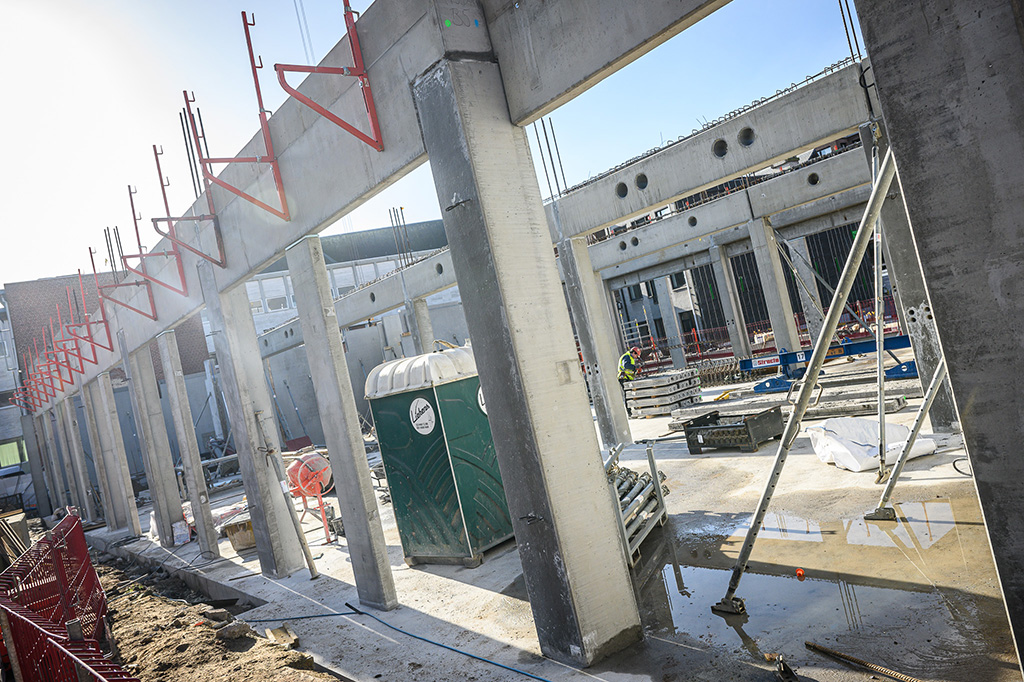 De titel "meest duurzame stadhuis van Vlaanderen" is niet uit de lucht gegrepen 🎖

💥 1 miljoen liter drinkbaar water per jaar uitgespaard
💥 99,5% van de 9 miljoen kilo sloopafval kreeg nieuwe bestemming 
💥 energiekosten met 70% gedaald
 
Meer info: fcld.ly/4mwhxji