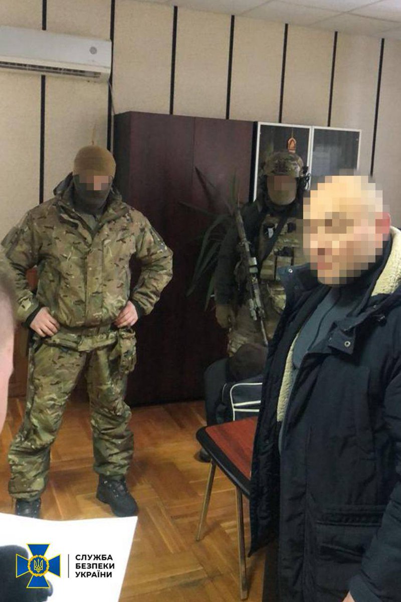Rusofob_Moldova's tweet photo. Сотрудник "Укрзалізниці" корректировал ракетные удары по Киеву, - СБУ.

Предатель сливал данные в ФСБ о времени и месте передвижения военных эшелонов с вооружением и боеприпасами ВСУ. Он уже под стражей. Ему грозит до 15 лет заключения или пожизненное с конфискацией имуществом. https://t.co/HNe4xZKd5E