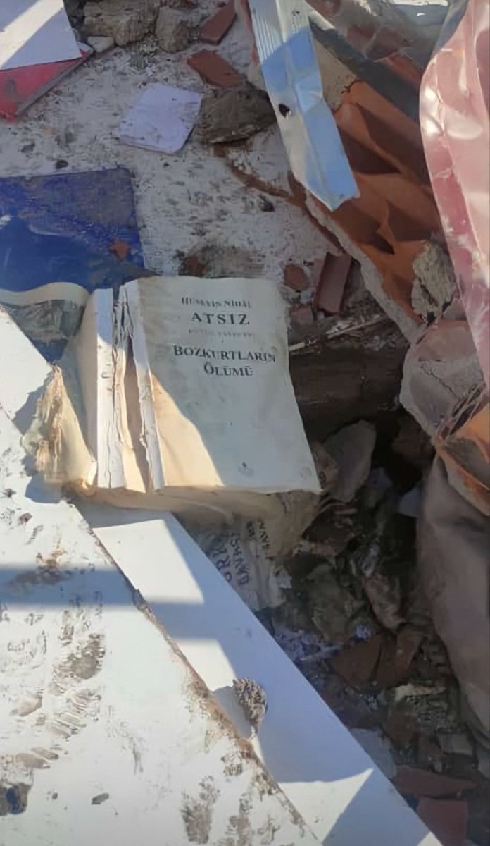 Okuyucular üzülmesin. Çünkü: 

BOZKURTLAR DİRİLECEKTİR!

😔