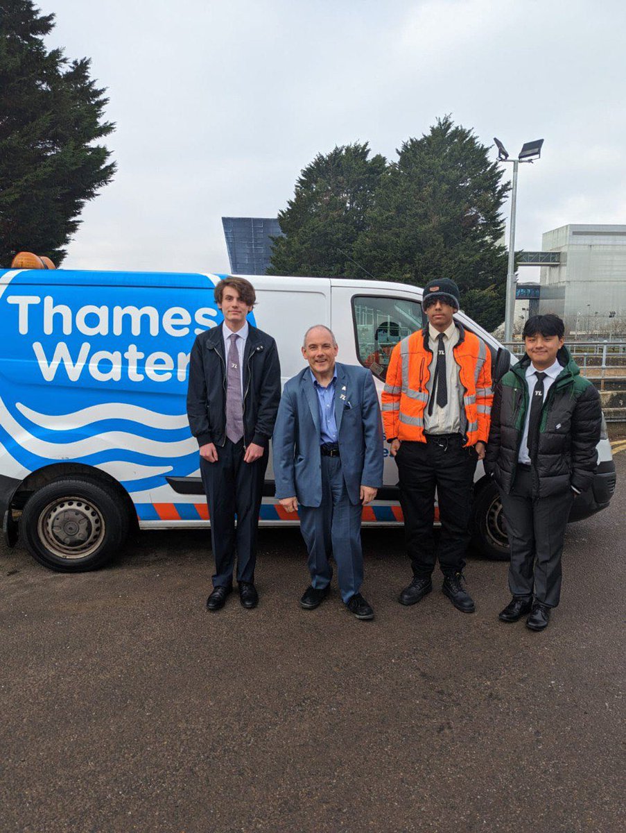 RtHonRobHalfon's tweet image. I cannot think of a better way to spend #TLevelThursday than meeting T Level students helping to establish a talent pipleine @thameswater 💦 in Basingstoke. These students are climbing the skills ladder of opportunity by mixing classroom study with on-the-job experience #NAW2023