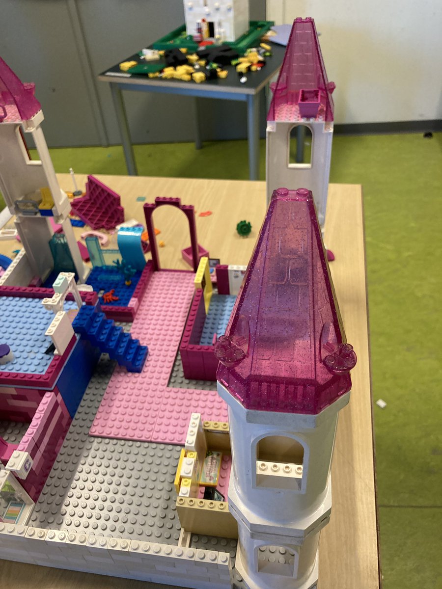 MBLFOTO's tweet photo. Legomaster i SFO på @KlostermSkole vi glæder os til mesterværkerne er færdige. https://t.co/K9RfLQKFYn