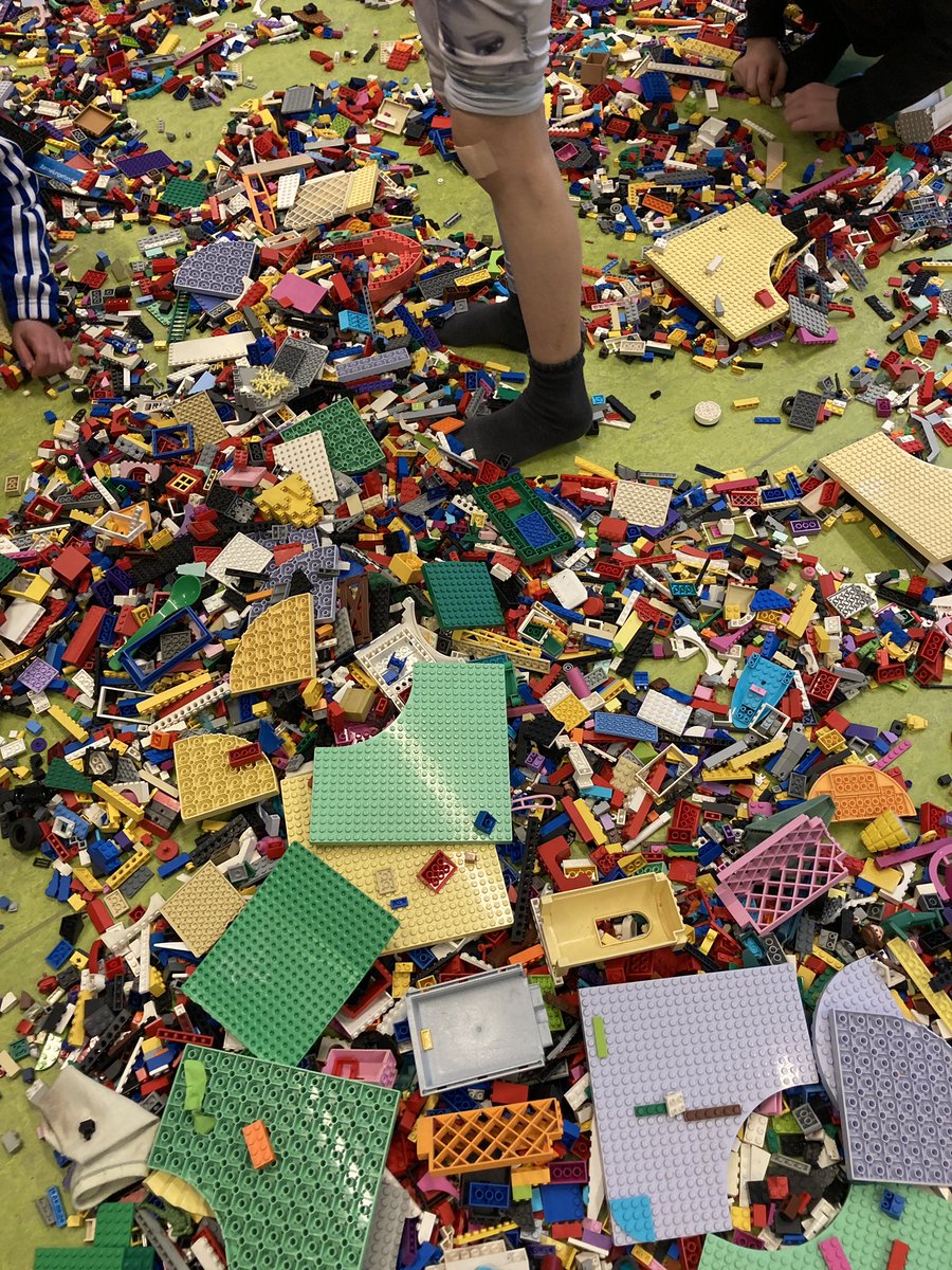 MBLFOTO's tweet photo. Legomaster i SFO på @KlostermSkole vi glæder os til mesterværkerne er færdige. https://t.co/K9RfLQKFYn