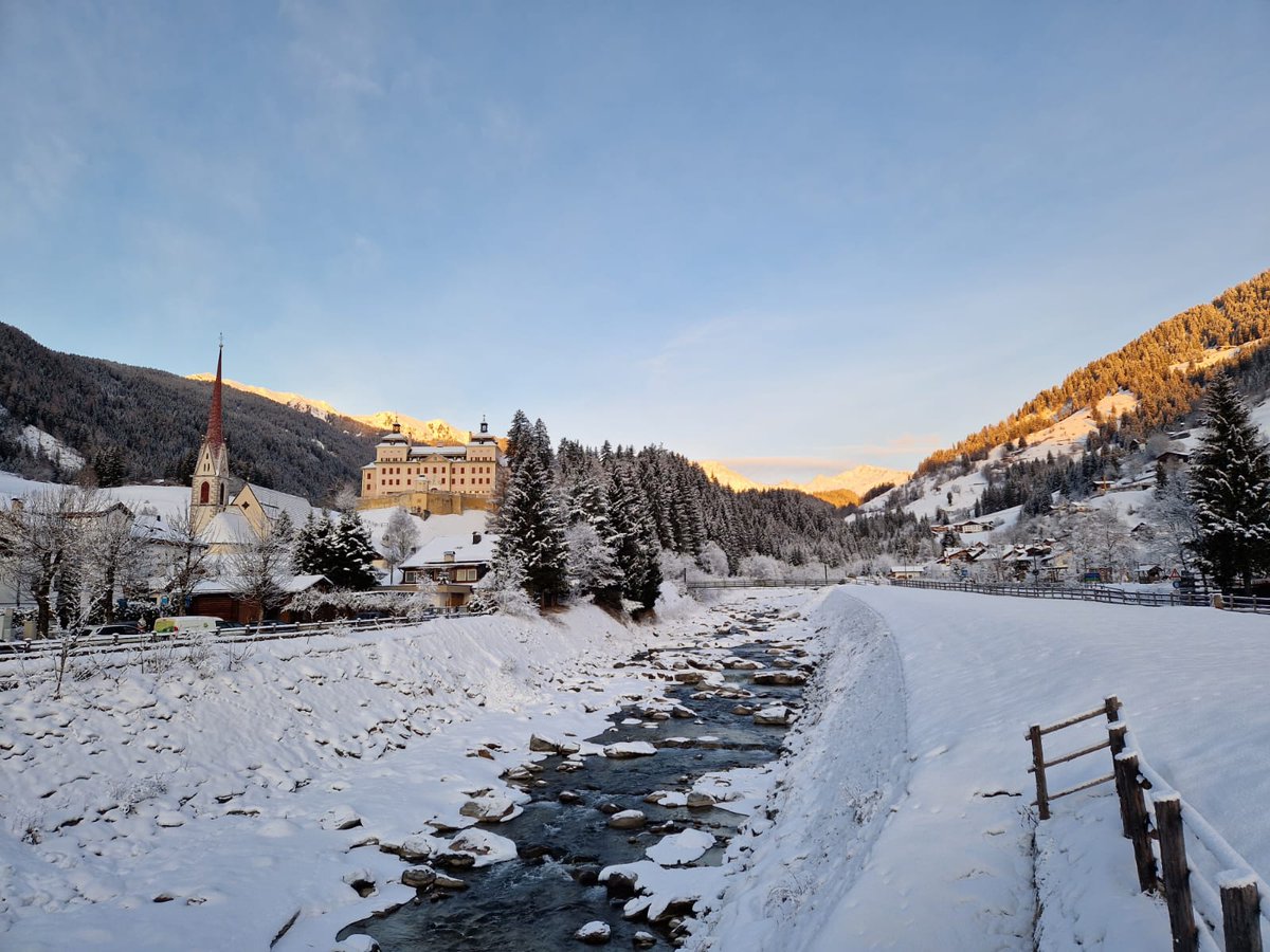 suedtirol_info's tweet photo. Let our #livepictures take you to South Tyrol. You breathe in slowly, your mind gets light, your body relaxes. 💙 You’re where the mountains are covered in white and lighted cities are ready to be discovered. Welcome to #SouthTyrol!
https://t.co/7MRsICgPoO
#Suedtirol #AltoAdige https://t.co/Jdis9js1wX