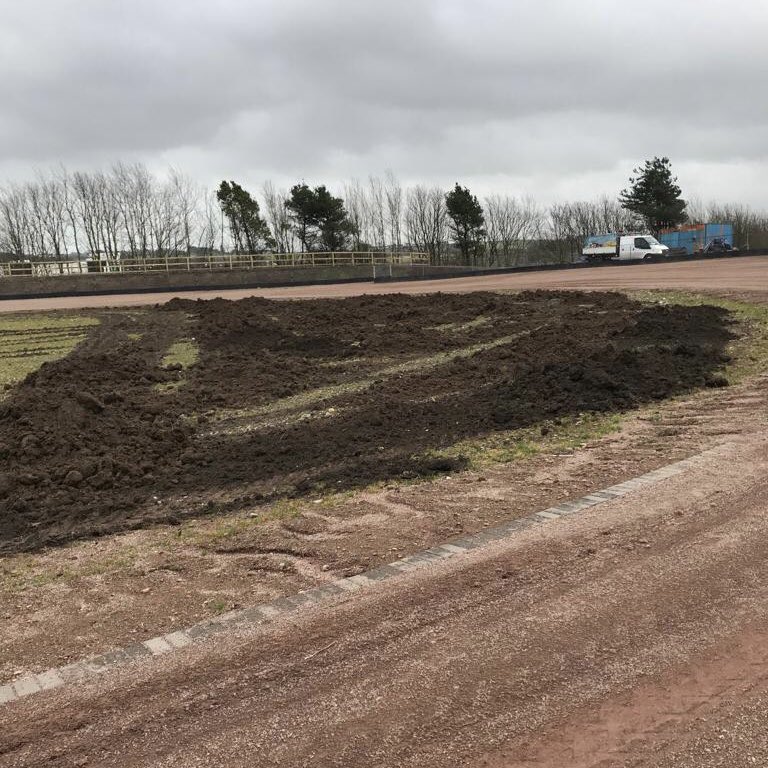 workycomets's tweet photo. More progress today 📈

✅ Top dressing being laid
✅ Centre green top soil going down

Not long now Comets fans…⏰

#COMETS2023 https://t.co/KFN5dlIqO5