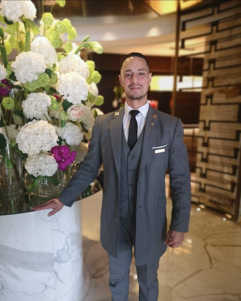 LesClefsdOrIntl's tweet image. Meet Les Clefs d’Or Award Nominee – Switzerland: Pierre-Felipe Valladares
Discover Pierre’s article now on Les Clefs d'Or's website under the travel section.
lesclefsdor.org/travels/geneva…
#LesClefsdOrAward #uichistanbul2023 #yourkeytoeverything #concierge #inservicethroughfrienship