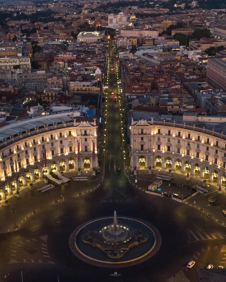 Piazza della Repubblica in Rome, Italy.

Credit: @giorgioteti

#italia #volgoitalia #don_in_italy #europestyle_ #ilikeitaly #super_italy #iltrippovago #italiainunoscatto #architecture