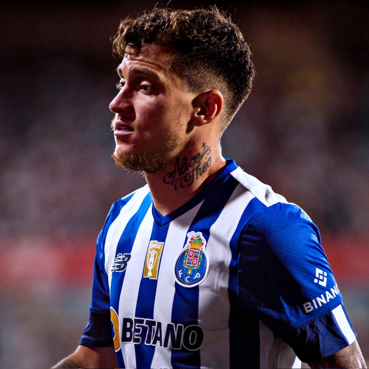 somosportocrl's tweet photo. Quase 9 anos de FC Porto e um jogador que define o que é ser Porto... Parabéns, Otávio 🎉💙 https://t.co/07uD06uHrk