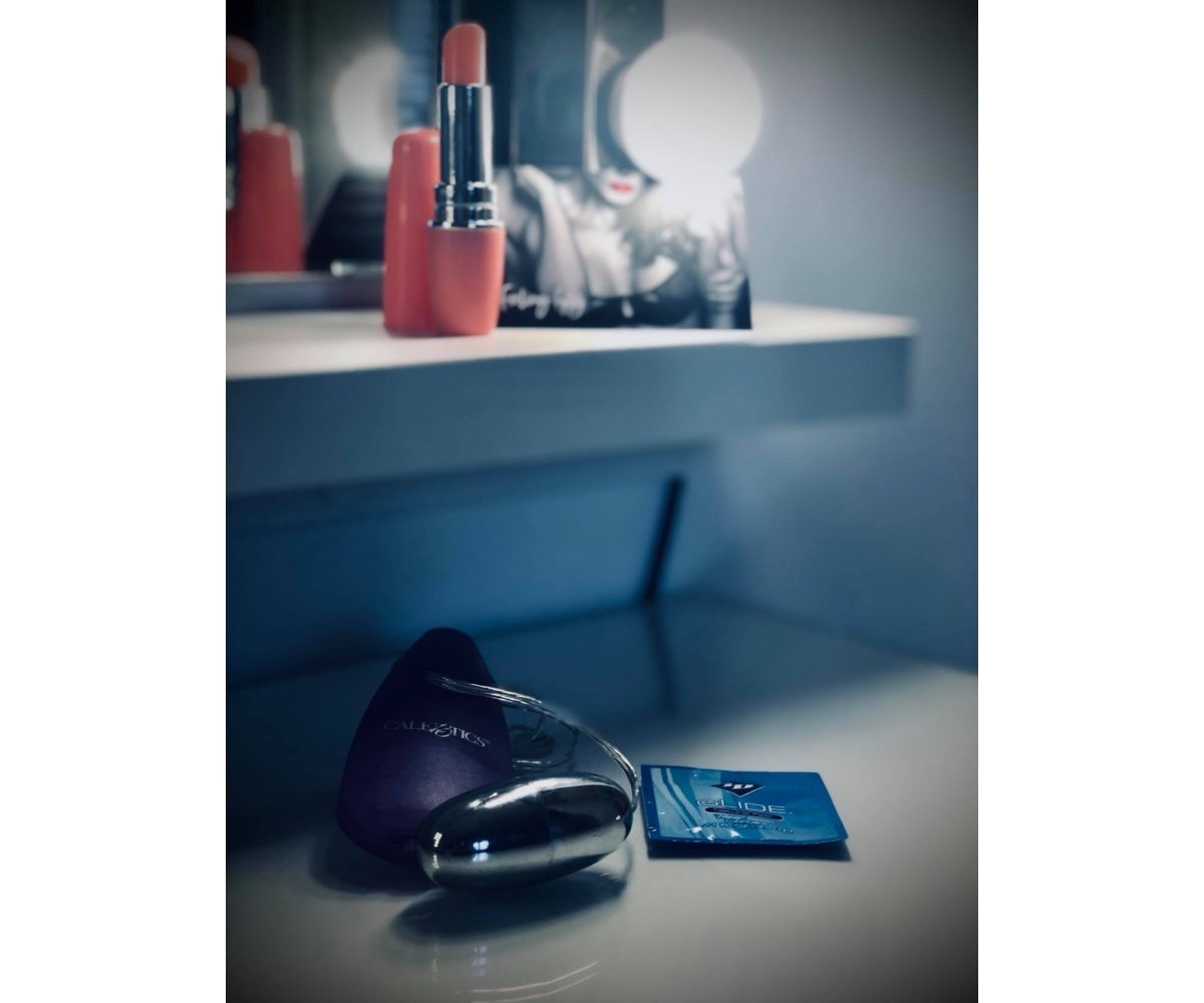 Feelingfoxy's tweet photo. Her starter Bundle Box
Just £9.99
Vibrator, Bullet &amp; Lube

https://t.co/0sjZ7Lplub
#valentines #valentinesgifts #feelingfoxy #vibrator #bullet https://t.co/0bXzNNdKWL