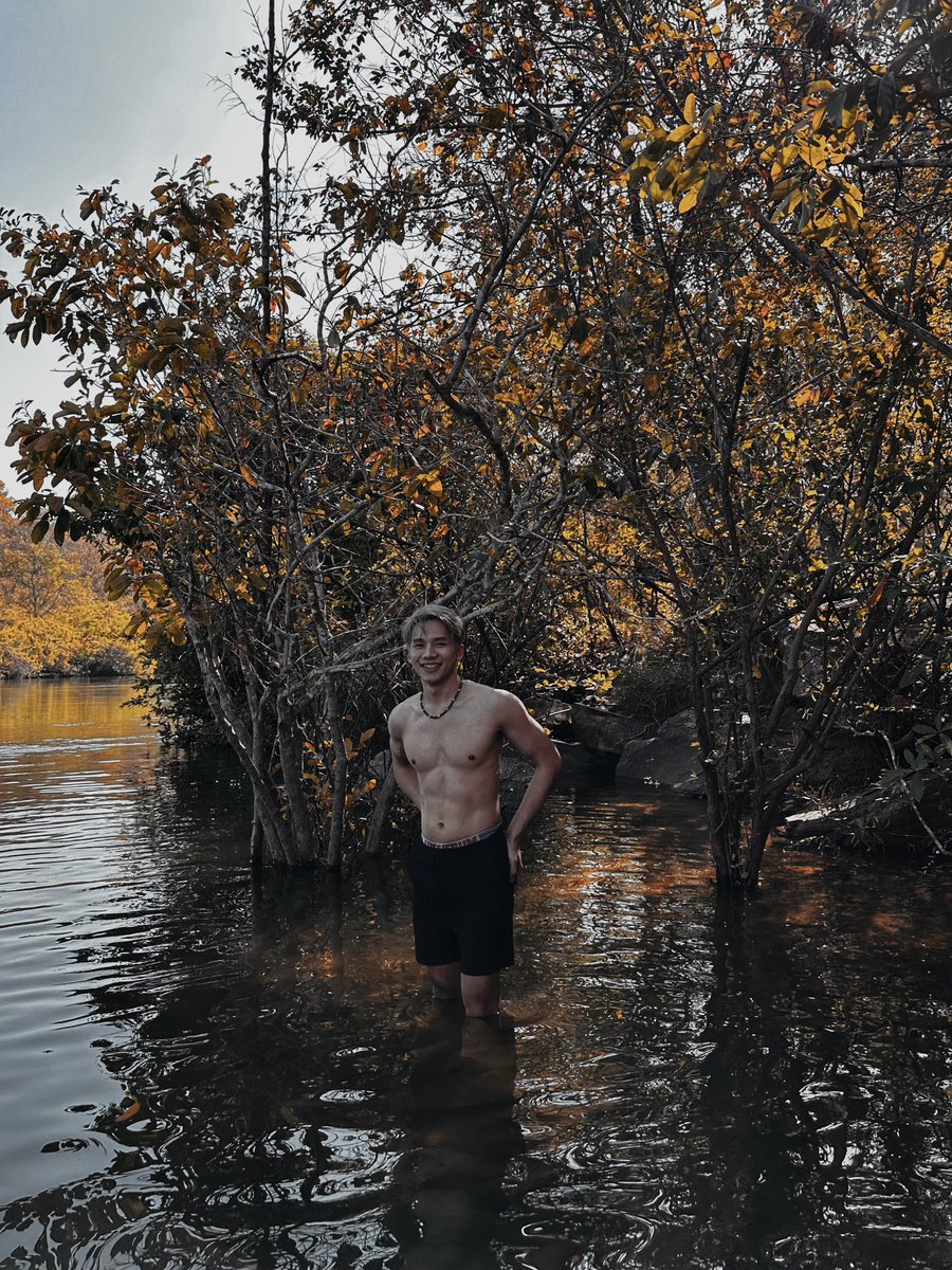 ปีนี้ตั้งใจเปลี่ยนตัวเอง
ให้สมกับวัย 25 ที่กำลังจะมาถึง
เริ่มต้นจากการกลับมาโฟกัสกับการออกกำลังกาย
มีวินัย ตั้งใจจะทำหุ่นให้เฟิร์มขึ้น หนาขึ้น
โตเป็นหนุ่มเต็มวัย 😎555

ใครที่กำลังหันกลับมาออกกำลังกาย
อินเป็นกำลังใจให้นะครับ
รักตัวเองให้เยอะๆ เดี๋ยวก็มีคนมารักเราเองครับ😅