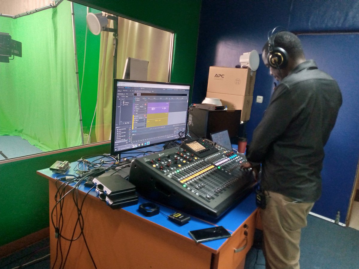 UR_CoE's tweet image. Happening now : A team of @Uni_Rwanda Lecturers are using the UR-Rukara Campus #MultimediaStudio facility to make digital recording of English lessons aimed at assisting Primary &amp;amp; Secondary school teachers  in self-learning of English language to enhance English proficiency.