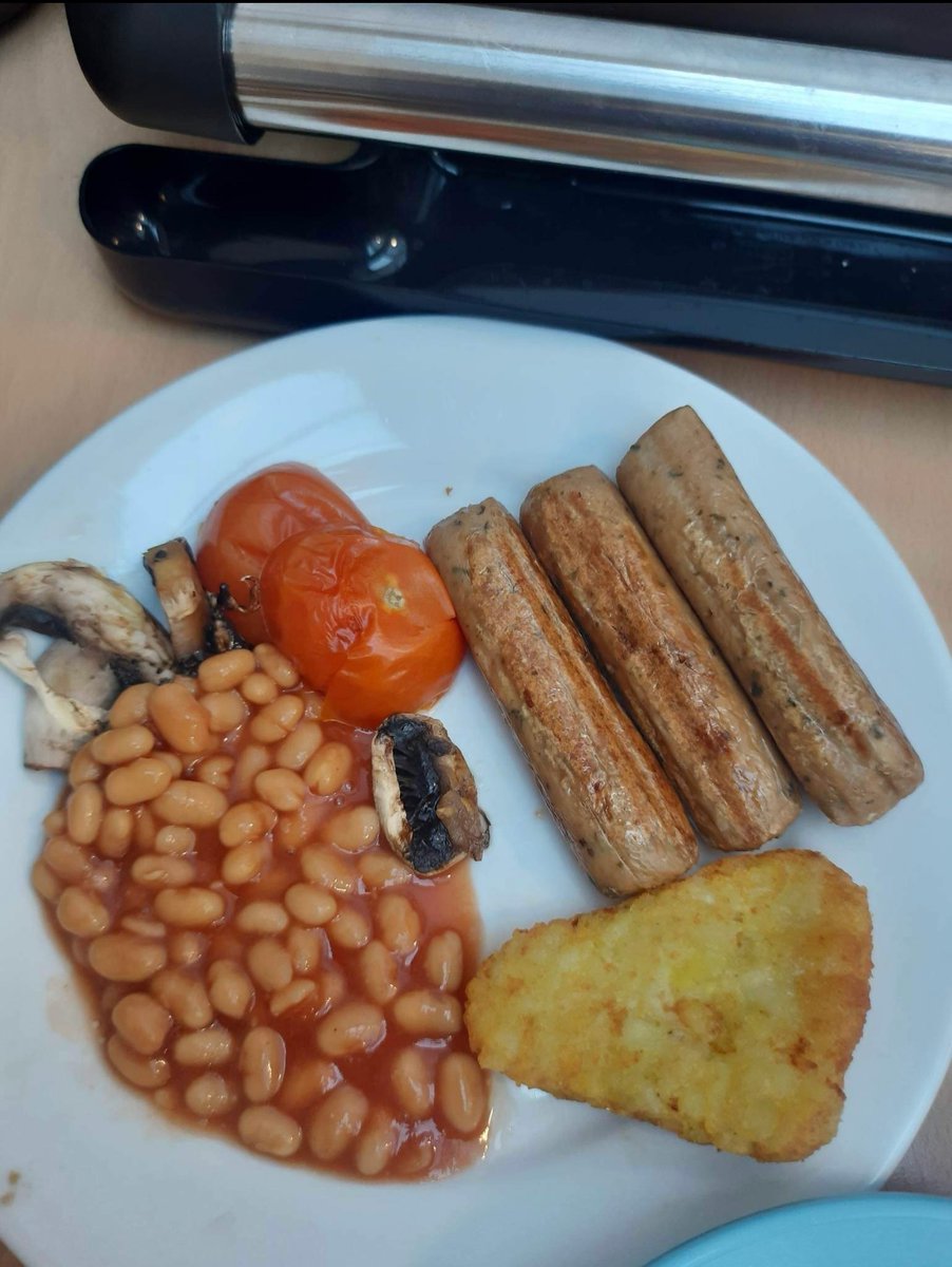 Claire our fabulous HCA has been cooking breakfasts this morning with our patients! A perfect way to engage and develop plans for the rest of the day🍳 <a href="/johnarnold1306/">John Arnold</a> <a href="/AbiHiltonNHS/">Abi Hilton</a> <a href="/RebekahNwaka/">Rebekah Nwaka</a> <a href="/Lisasmi36616707/">Lisa smith</a> <a href="/TeamOrmskirk/">Team Ormskirk Inpatients</a>