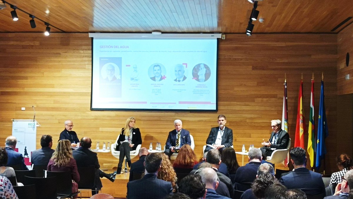 Elliot_Cloud's tweet photo. 🗣 Óscar Ruiz: "Tener una visión holística del ciclo de vida del agua y aplicar tecnología predictiva, que ayude a mejorar los sistemas de gestión de agua, resulta clave para ser sostenibles desde el punto de vista económico y ambiental". https://t.co/Uikq4ZIdSN